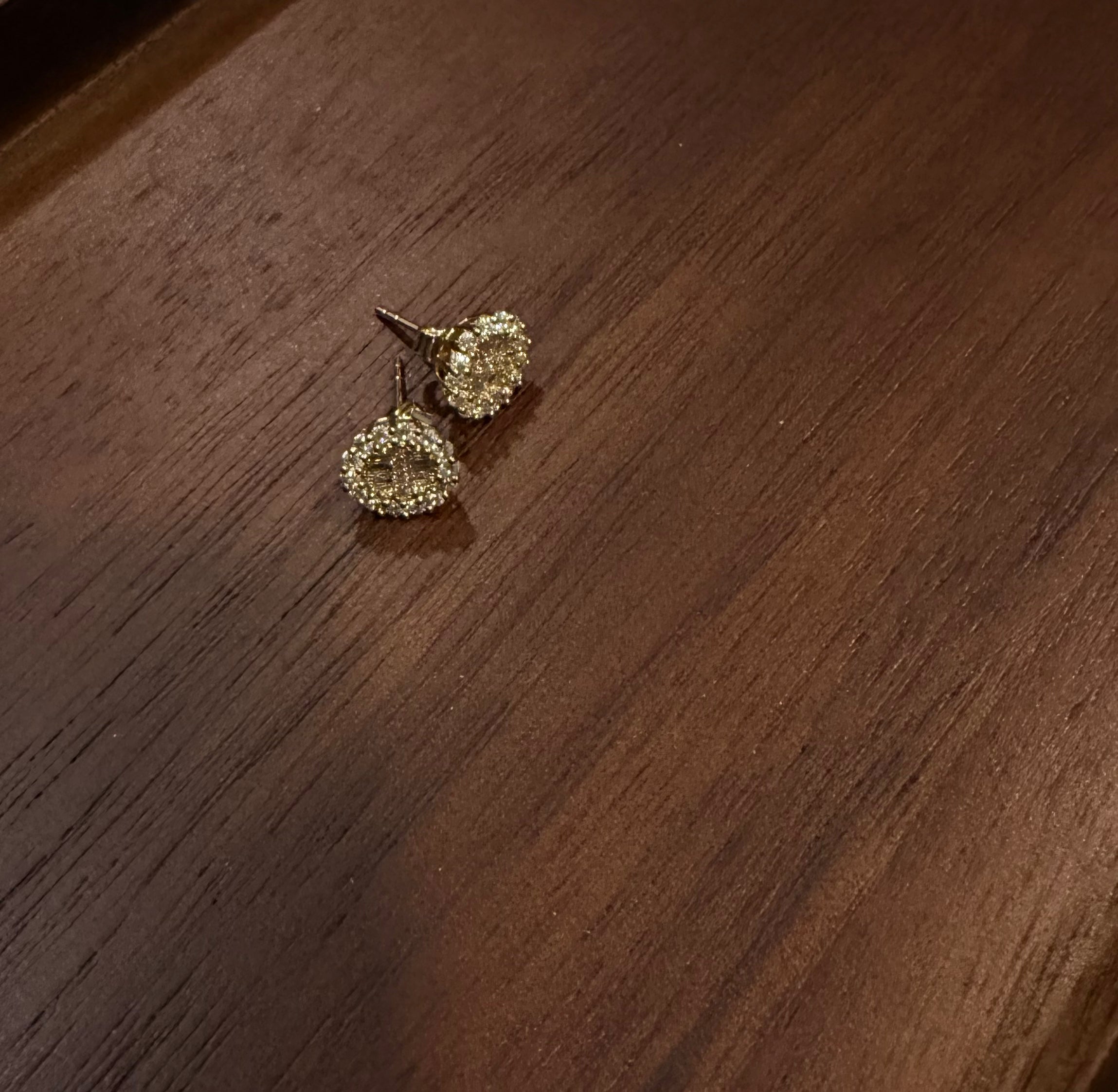 Scintilla Studs